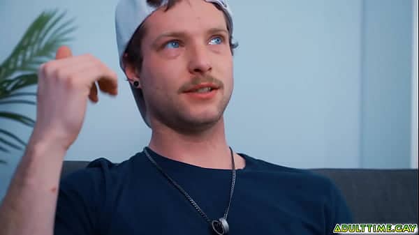 Leo Louis and Benjamin Blue both loosening up together that they jerk of side by side ending up fucking over the couch