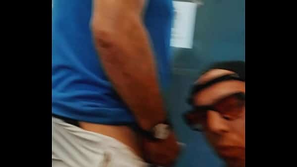 Con Andres(52) maduro, sale del gimansio y cruza miradas en la estacion  de Carapachay con Mariano Bextor, y nos vamos a jugar al baño bien rico