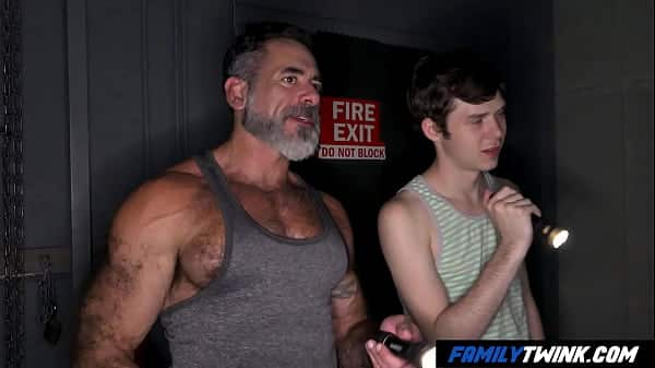 FamilyTwink – Ghostbuster Stepson Bangs his Stepdad