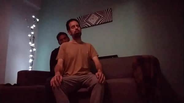 Haciendo un poco de masajes y saboreando verga…