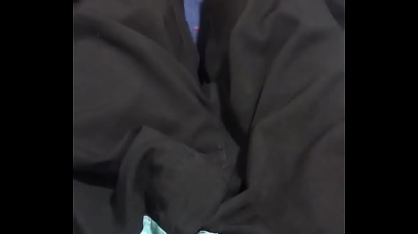 Novinhos assistindo pornô