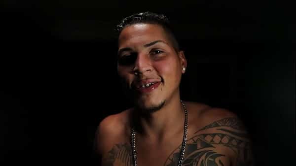 Pirocudo tatuado fodendo o rabudo!