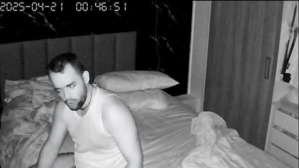 Câmera escondida mostra caras fazendo boquete no alojamento, um meia nove bem safado.