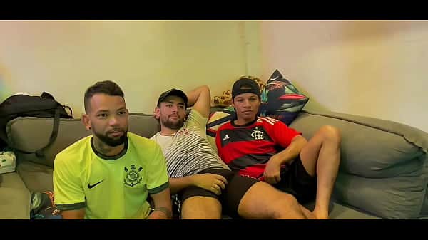 DEPOIS DA PARTIDA NA TV, JOGO DE FUTEBOL TERMINA EM SURUBA