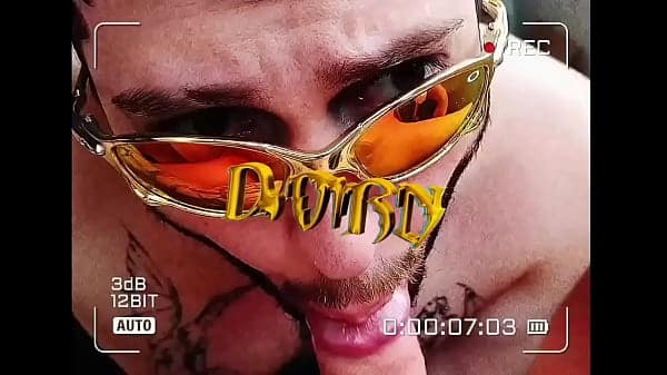 O pai da vizinha estava aqui enquanto ela trabalhava e meteu no meu rabo até sair leite (COMPLETO NO RED)