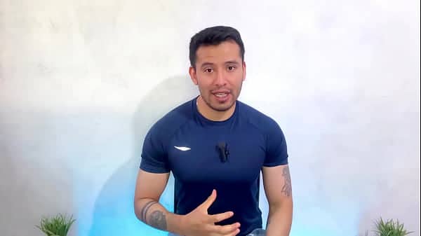 Hombre Cuabano hetero dotado de 25cm permite que masajista de pies le de sexo oral hasta venirse en su boca! Relato sexual