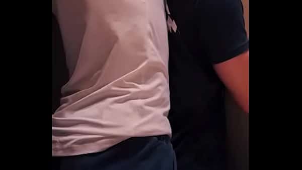 Termina la despedida de solteros de mi mejor amigo hetero follando mi culo salvajemente