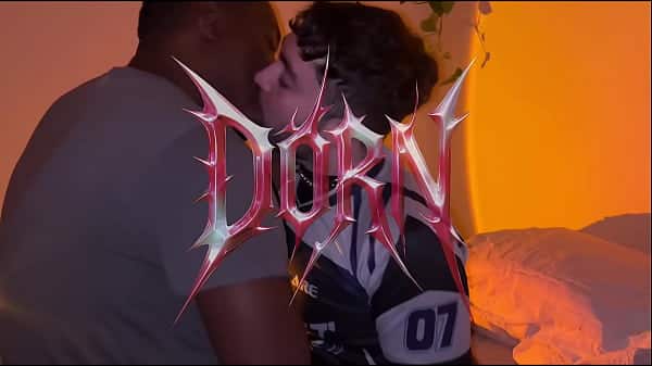 Fazendo amor com carinho sob luz romântica (COMPLETO NO RED)