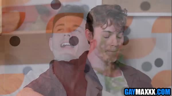 Gay strangers massage & fuck in love hotel